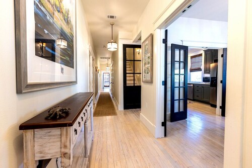 Book a Memory Presents Blue Heron: Walk to Lakefront + Sleeps up to 16