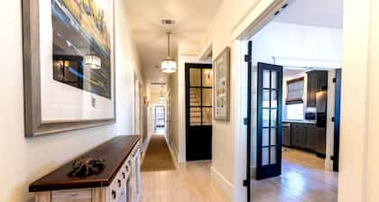 Book a Memory Presents Blue Heron: Walk to Lakefront + Sleeps up to 16