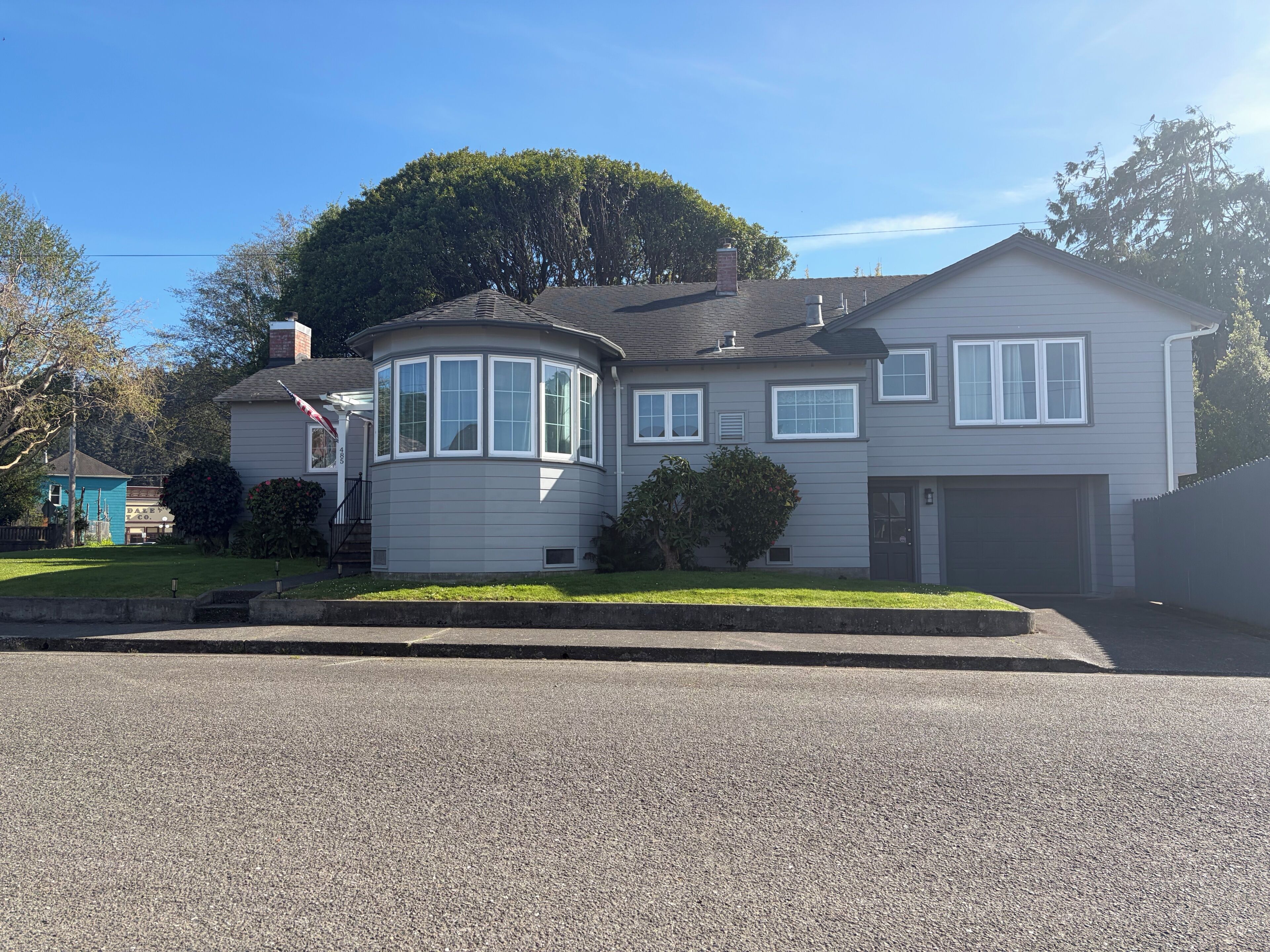 Front view of home.