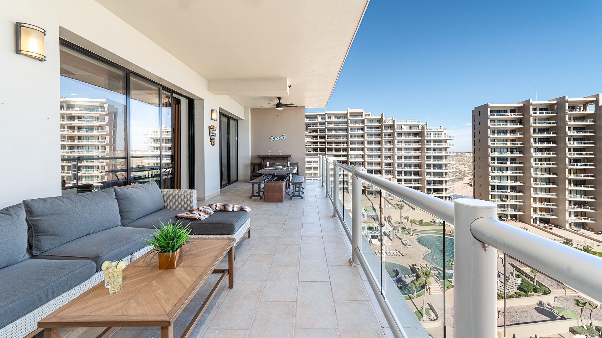 ชาเลท์, หลายเตียง, ระเบียง, วิวทะเล (Las Palomas Resort Cristal 803) | รับประทานอาหารกลางแจ้ง