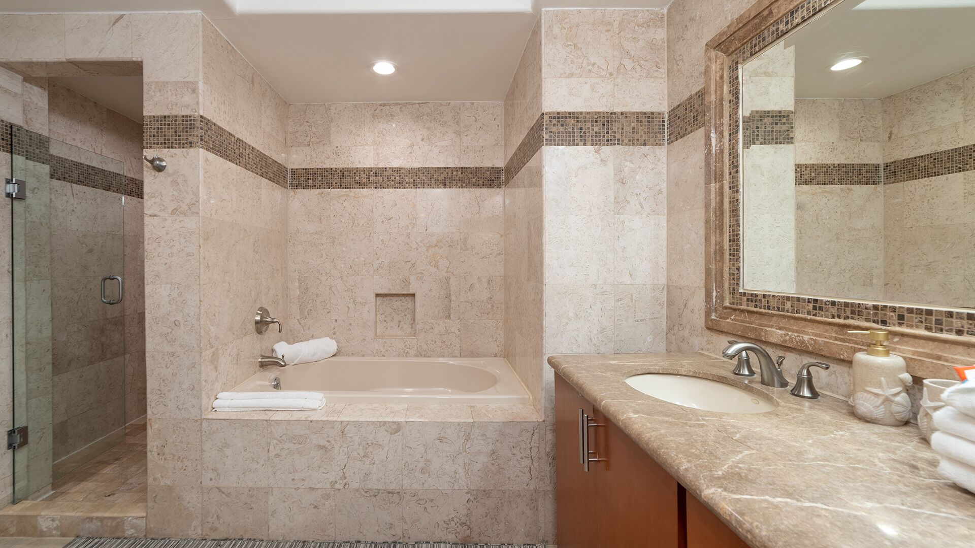 Chalet, Multiple Beds, Balcony, Ocean View (Las Palomas Resort Cristal 803) | Bathroom | Free toiletries, towels, toilet paper
