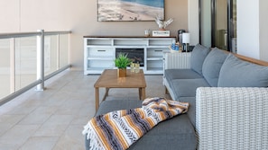 Alpehytte - flere senge - balkon - havudsigt (Las Palomas Resort Cristal 803) | Interiør