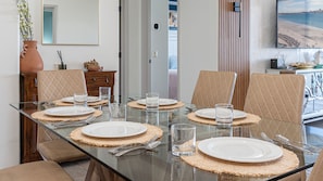 Alpehytte - flere senge - balkon - havudsigt (Las Palomas Resort Cristal 803) | Spiseområde