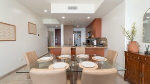 Chalet, Beberapa Tempat Tidur, balkon, pemandangan samudra (Las Palomas Resort Cristal 803) | Tempat makan