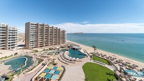 สระว่ายน้ำ