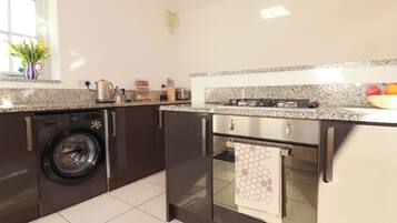 Cookware/dishes/utensils