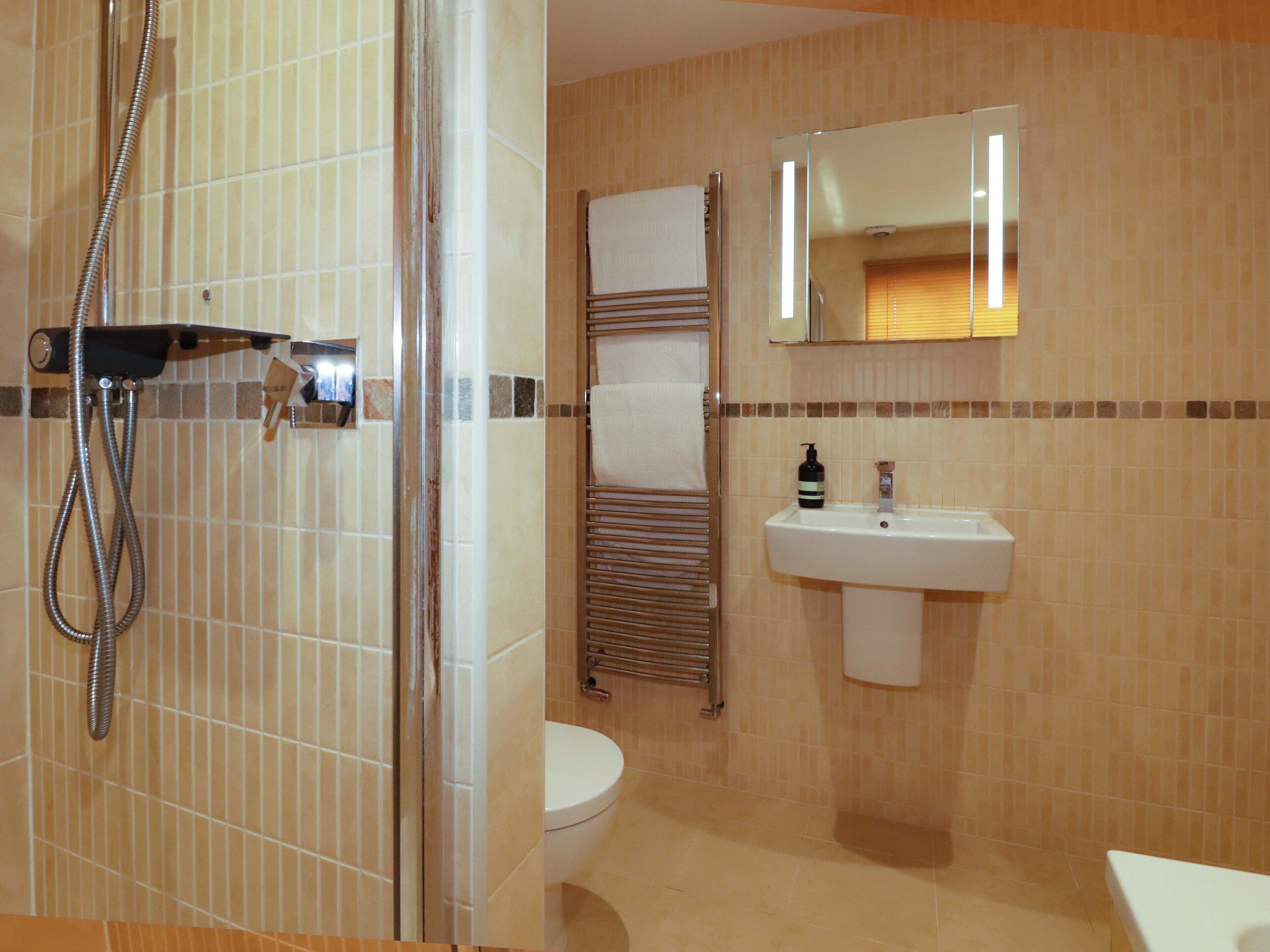 Buồng tắm vòi sen 