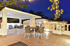 Outdoor dining - Aldea Bella Boutique (Doradal)