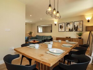 Cottage | Dining - Trelawney House (St Austell)