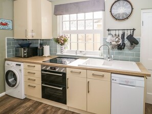 Private kitchen - 2 Old Coastguard House (Beaumaris)