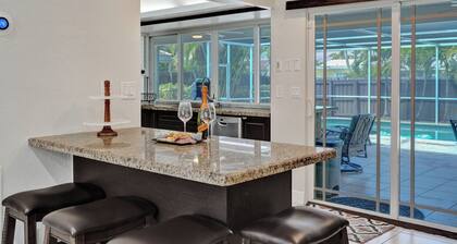 Azure Poolside Retreat . Private Pool & Outdoor Lo