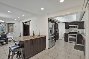 Fridge, microwave, oven, stovetop - Azure Poolside Retreat . Private Pool & Outdoor Lo (Hollywood)
