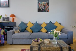 Cottage | Living area - Mariners Retreat, 8 Pottery Cottages (Dartmouth)