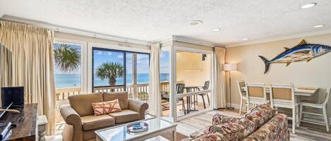 Condo, 1 cama King size y sofá cama (Latitude 29 #17) | Área de sala de estar