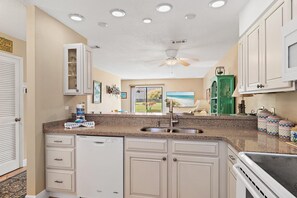 House, Multiple Beds (Summerhouse Townhomes #2- Changes in ) | Private kitchen - Summerhouse Townhomes #2- Changes in Attitude (Miramar Beach)