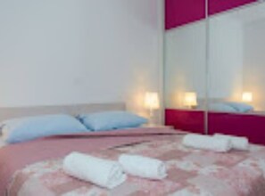 Apartment (Two bedroom apartment with pool) | 2 bedrooms, cribs/infant beds - Apartment Didi (Trogir)