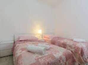 Apartment (Two bedroom apartment with pool) | 2 bedrooms, cribs/infant beds - Apartment Didi (Trogir)