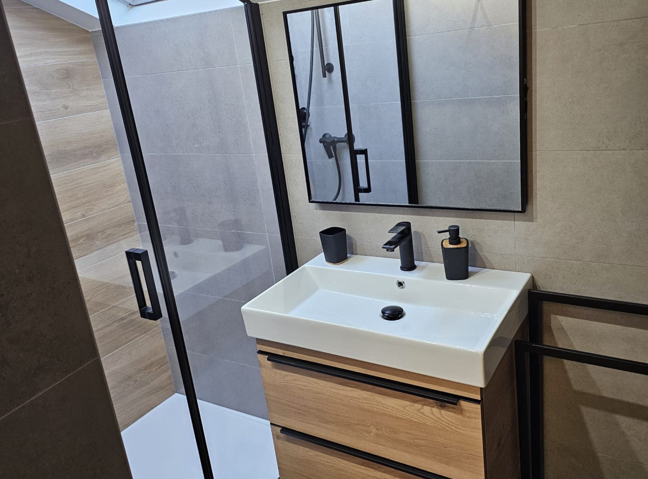 公寓 (One bedroom apartment Sun) | 浴室 | 淋浴设施、毛巾