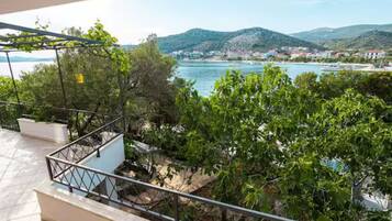 Apartment (Two Bedroom Apartment with Sea View a) | Terrace/patio