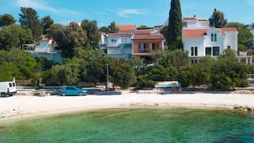Apartment (Two Bedroom Apartment with Sea View a) | Exterior