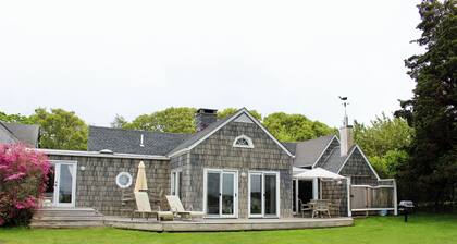 Charming Waterfront 2-bedroom house in beautiful Vineyard Haven