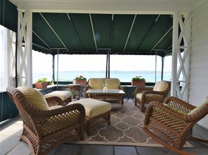 Interior - Elegant beach cottage overlooking Easton's Beach within 2 miles to Newport, RI (Middletown)