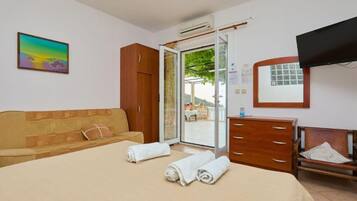 Apartment (One bedroom apartment Marta) | 5 bedrooms, cots/infant beds