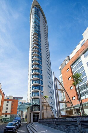 Floor plan - High Floor Meridian Tower - 3 Bedroom - Swansea (Swansea)