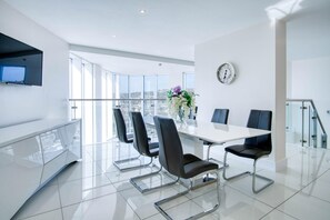 Apartment (3 Bedrooms) | Dining - High Floor Meridian Tower - 3 Bedroom - Swansea (Swansea)