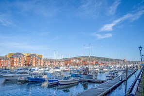 Exterior - High Floor Meridian Tower - 3 Bedroom - Swansea (Swansea)