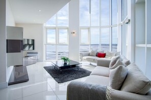 Floor plan - High Floor Meridian Tower - 3 Bedroom - Swansea (Swansea)