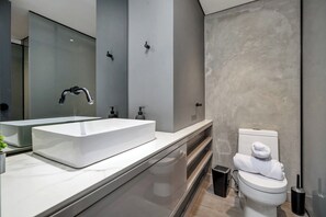 Bathroom - Top location in Astorga | Steps from Provence (Medellín)