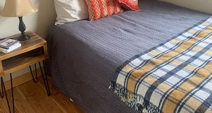 Adorable 1-bedroom upstairs apartment in charming Parker for a relaxing stay!