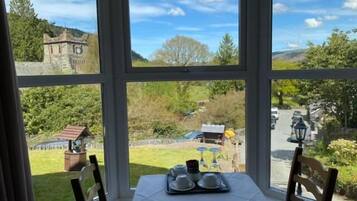 Standard Twin Room | Dining