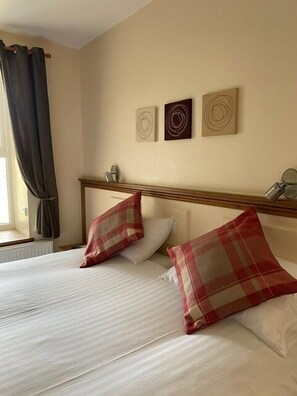 Kamar Keluarga, ensuite