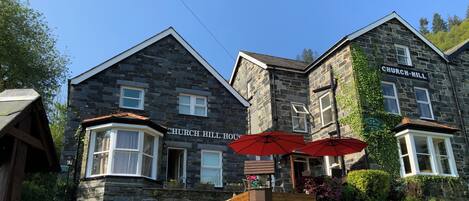 Fachada de la propiedad