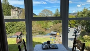 Standard Twin Room, Ensuite | Restaurant