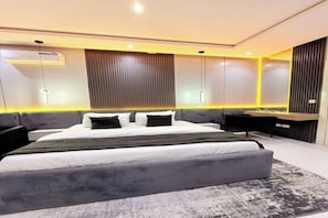 2 bedrooms, iron/ironing board, free WiFi, bed sheets - UV Residence | 2BR Duplex (Lekki)