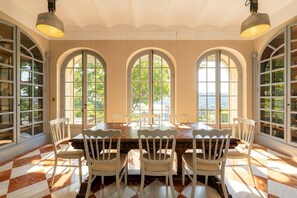 Dining - Coup de cœur à Cassis - Château with breathtaking views, between sea and vineyards (Cassis)
