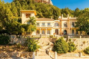 Exterior - Coup de cœur à Cassis - Château with breathtaking views, between sea and vineyards (Cassis)