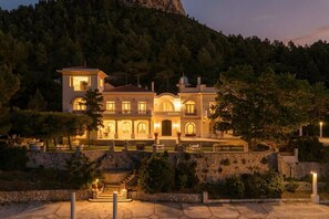 المنشأة من الخارج