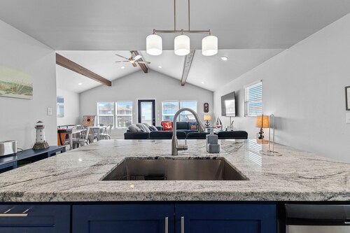 2nd Row, Full House, Easy Beach Access, NBA Jam & Shuffleboard