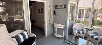 539 Maple Beautiful cottage in the center of Lakeside