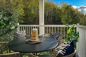Apartment, Balcony, Mountain View | Outdoor dining