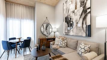 Apartment, Balcony, Mountain View | Living area