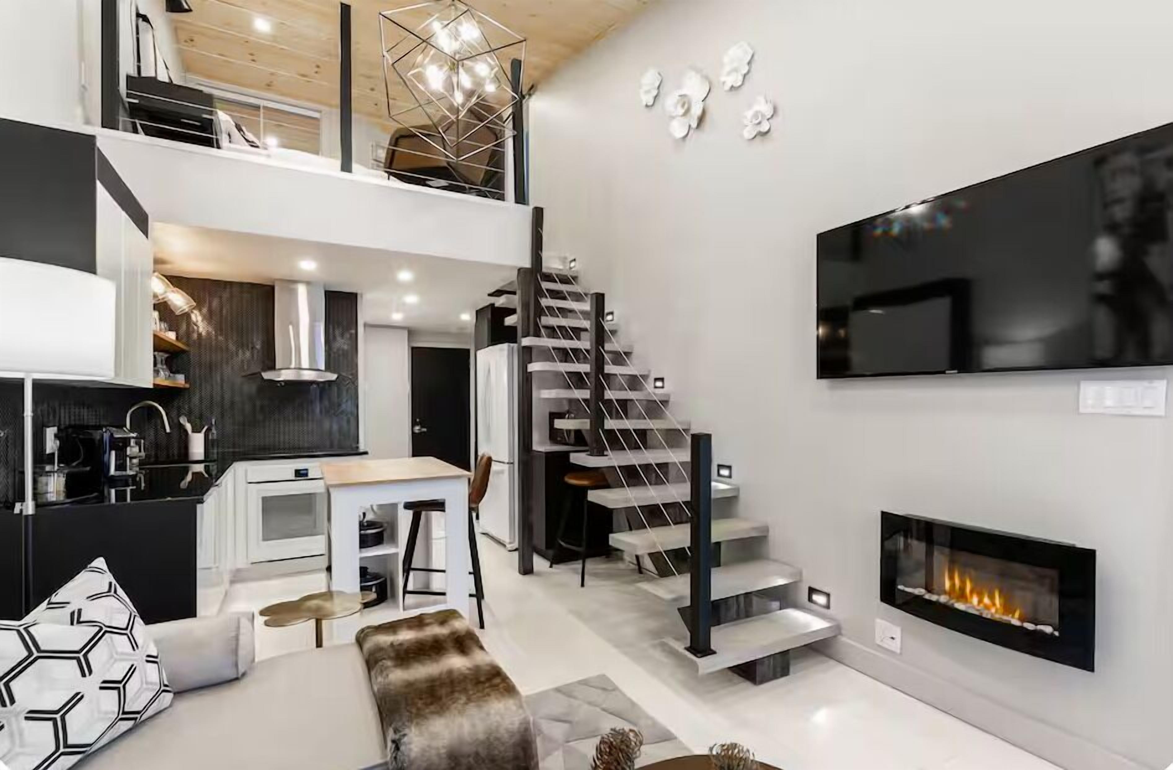 Apartment, Balcony, Mountain View | Living area