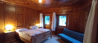 Unique 5-bedroom house in Lavin for your getaway