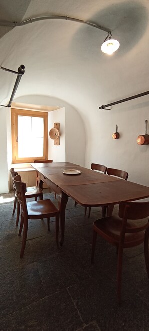 Dining - Unique 5-bedroom house in Lavin for your getaway (Zernez)