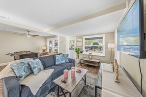 Smart TV, books - Cozy 3BR Clearwater Home w/ Private Pool & Backyard Oasis (Clearwater)