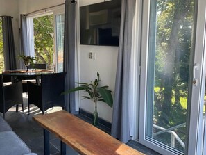 Dining - Blue Pearl 2Br Ocean View (Sandy Bay)